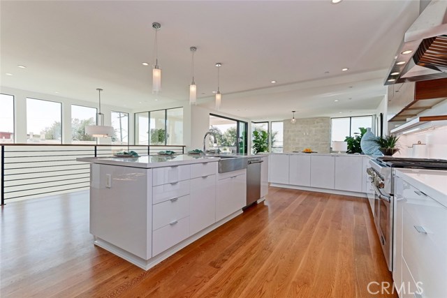 1154 6th Street, Hermosa Beach, California 90254, 4 Bedrooms Bedrooms, ,5 BathroomsBathrooms,Residential,Sold,6th,SB19225837