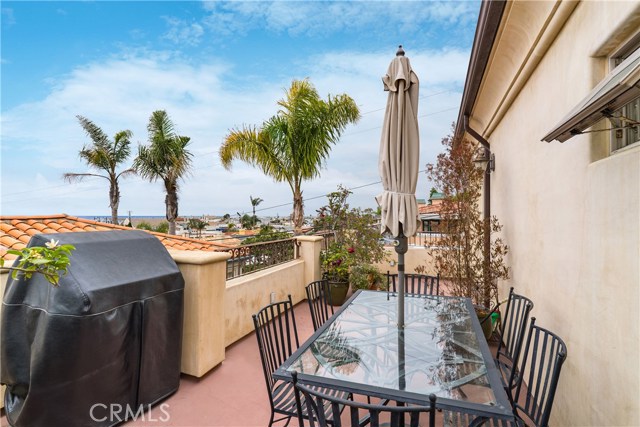922 2nd, Hermosa Beach, California 90254, 4 Bedrooms Bedrooms, ,5 BathroomsBathrooms,Residential,Sold,2nd,SB19107146