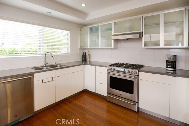 3005 Manhattan Avenue, Hermosa Beach, California 90254, 3 Bedrooms Bedrooms, ,3 BathroomsBathrooms,Residential,Sold,Manhattan,SB18091717