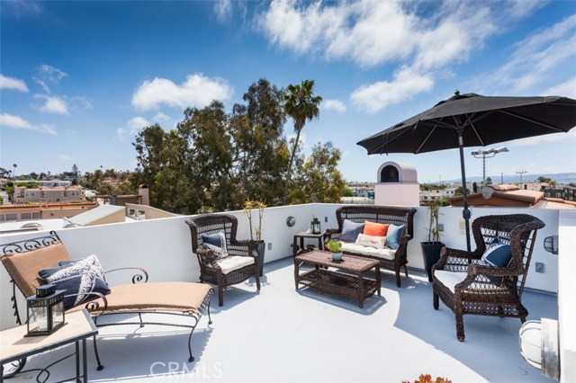506 11th Street, Hermosa Beach, California 90254, 3 Bedrooms Bedrooms, ,2 BathroomsBathrooms,Residential,Sold,11th,SB19039809