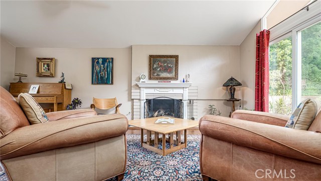 Many options for furniture placement.