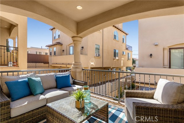 708 Lucia Avenue, Redondo Beach, California 90277, 4 Bedrooms Bedrooms, ,2 BathroomsBathrooms,Residential,Sold,Lucia,SB20227014