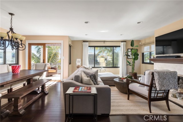 437 27th Street, Manhattan Beach, California 90266, 4 Bedrooms Bedrooms, ,3 BathroomsBathrooms,Residential,Sold,27th,SB21036239