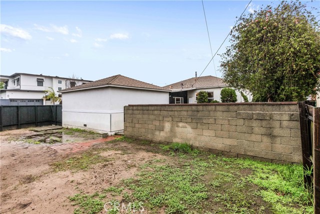 1813 Lynngrove Drive, Manhattan Beach, California 90266, 2 Bedrooms Bedrooms, ,Residential,Sold,Lynngrove,SB18291838