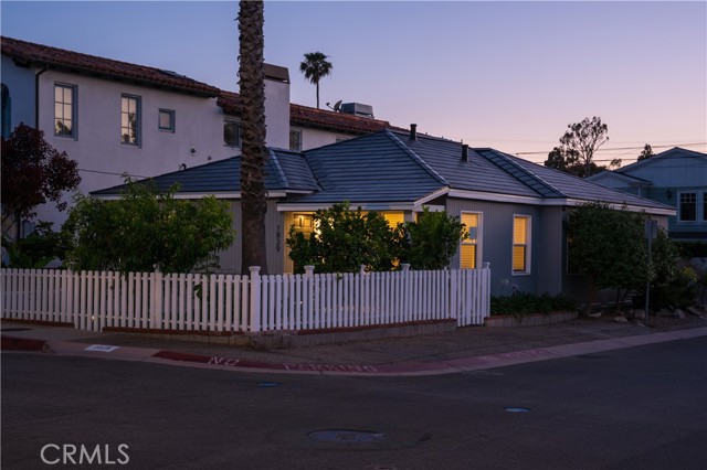 1829 Oak Avenue, Manhattan Beach, California 90266, 3 Bedrooms Bedrooms, ,2 BathroomsBathrooms,Residential,Sold,Oak,SB21146296