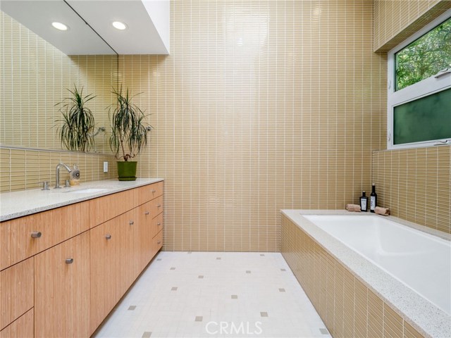 448 31st Street, Manhattan Beach, California 90266, 3 Bedrooms Bedrooms, ,2 BathroomsBathrooms,Residential,Sold,31st,SB20192689