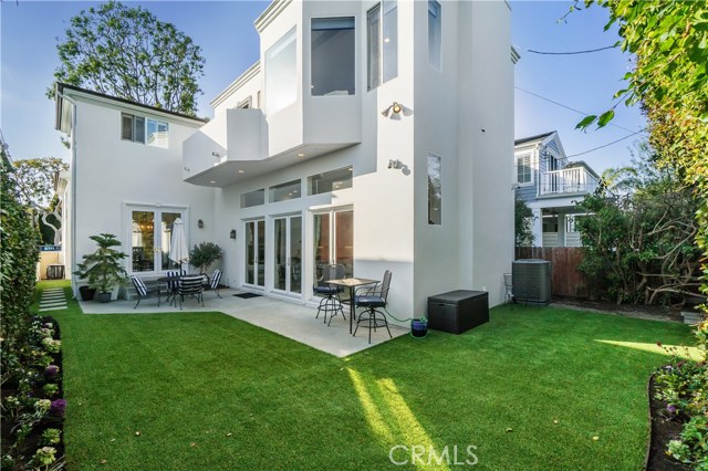 3304 Poinsettia Avenue, Manhattan Beach, California 90266, 5 Bedrooms Bedrooms, ,2 BathroomsBathrooms,Residential,Sold,Poinsettia,SB20035052