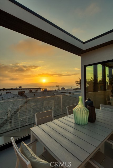 246 30th Street, Hermosa Beach, California 90254, 4 Bedrooms Bedrooms, ,4 BathroomsBathrooms,Residential,Sold,30th,SB19212204