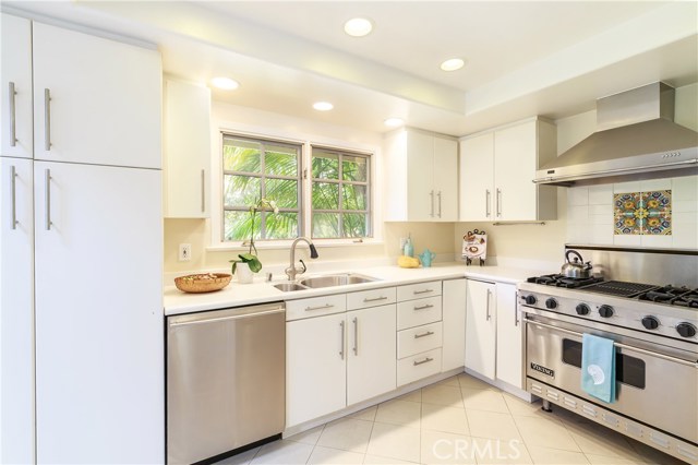 11 Evergreen Lane, Manhattan Beach, California 90266, 3 Bedrooms Bedrooms, ,2 BathroomsBathrooms,Residential,Sold,Evergreen,SB19068219