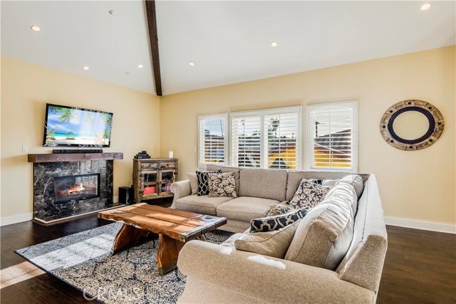 202 Irena Avenue, Redondo Beach, California 90277, 3 Bedrooms Bedrooms, ,3 BathroomsBathrooms,Residential,Sold,Irena,SB19148601