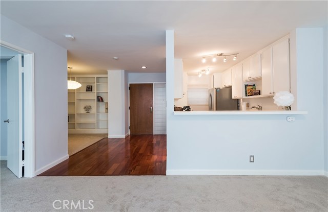 Open bright floorplan, with breakfast bar for easy kitchen access.