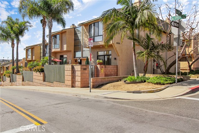1922 Clark Lane, Redondo Beach, California 90278, 3 Bedrooms Bedrooms, ,2 BathroomsBathrooms,Residential,Sold,Clark,PW21015933