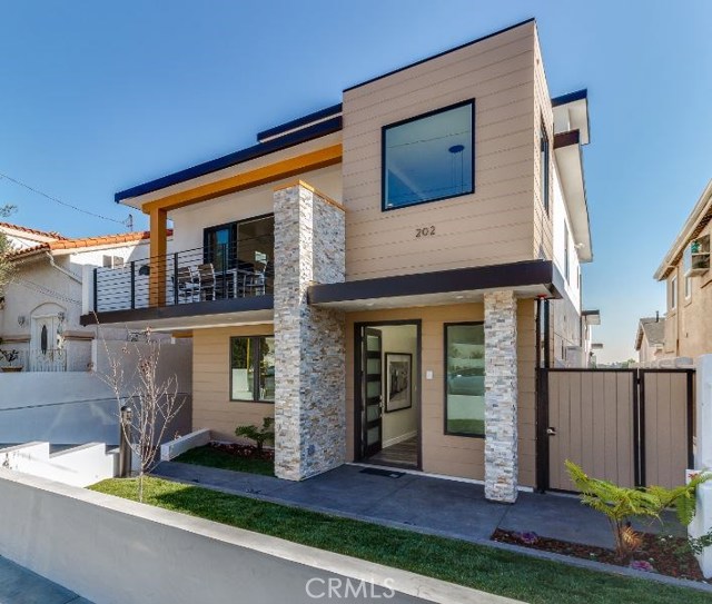 202 Prospect Avenue, Redondo Beach, California 90277, 4 Bedrooms Bedrooms, ,3 BathroomsBathrooms,Residential,Sold,Prospect,SB18024116