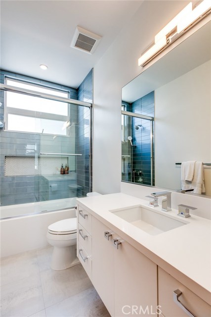 728 Lucia Avenue, Redondo Beach, California 90277, 4 Bedrooms Bedrooms, ,2 BathroomsBathrooms,Residential,Sold,Lucia,SB19142889