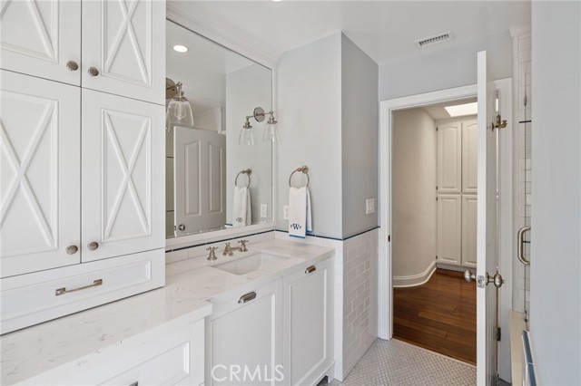 2200 Elm Avenue, Manhattan Beach, California 90266, 4 Bedrooms Bedrooms, ,3 BathroomsBathrooms,Residential,Sold,Elm,SB21076957