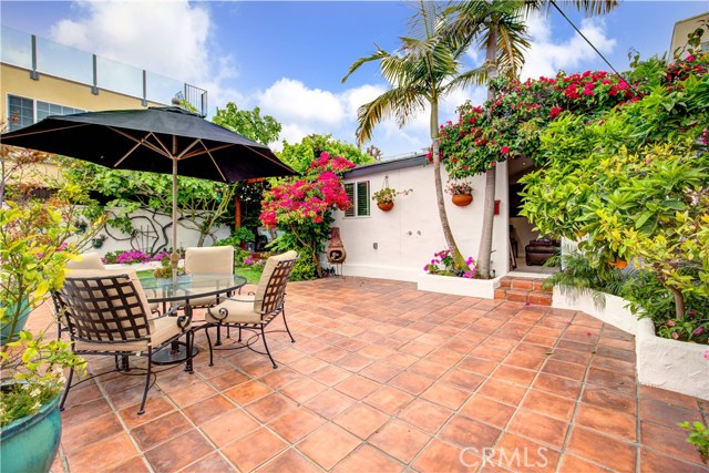1236 3rd Street, Hermosa Beach, California 90254, 2 Bedrooms Bedrooms, ,Residential,Sold,3rd,SB19113677