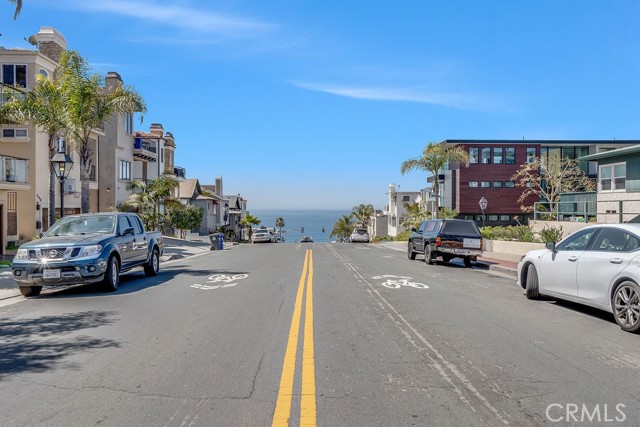 412 Marine Avenue, Manhattan Beach, California 90266, 3 Bedrooms Bedrooms, ,Residential,Sold,Marine,SB21057132