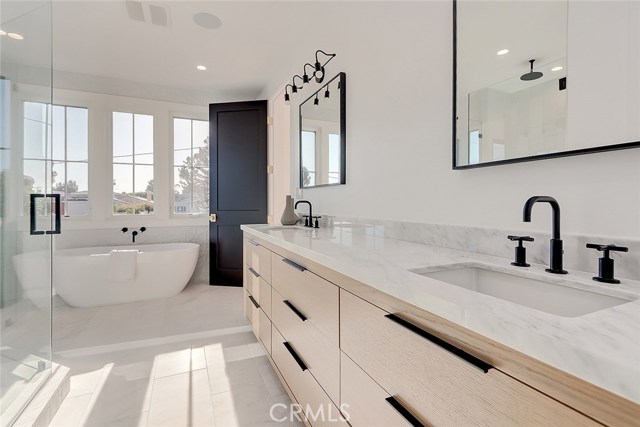 3405 Pine Avenue, Manhattan Beach, California 90266, 5 Bedrooms Bedrooms, ,4 BathroomsBathrooms,Residential,Sold,Pine,SB20165715