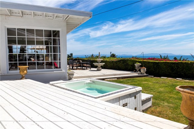 Incredible panoramic ocean view with Catalina Island right from the hot tub = amazing.