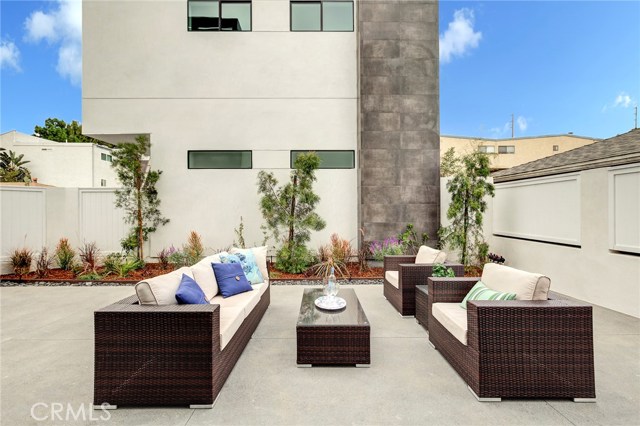1909 Huntington Lane, Redondo Beach, California 90278, 4 Bedrooms Bedrooms, ,3 BathroomsBathrooms,Residential,Sold,Huntington,PV18234463