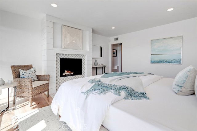 1617 Raymond Avenue, Hermosa Beach, California 90254, 3 Bedrooms Bedrooms, ,2 BathroomsBathrooms,Residential,Sold,Raymond,SB20048539