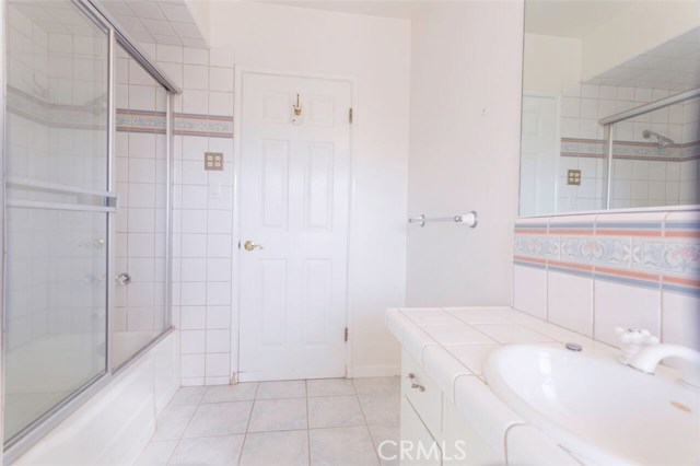 Master bath includes a tub/shower.