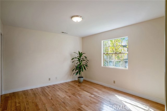BACK HOUSE: DOWNSTAIRS MASTER BEDROOM WITH 3/4 BATHROOM.