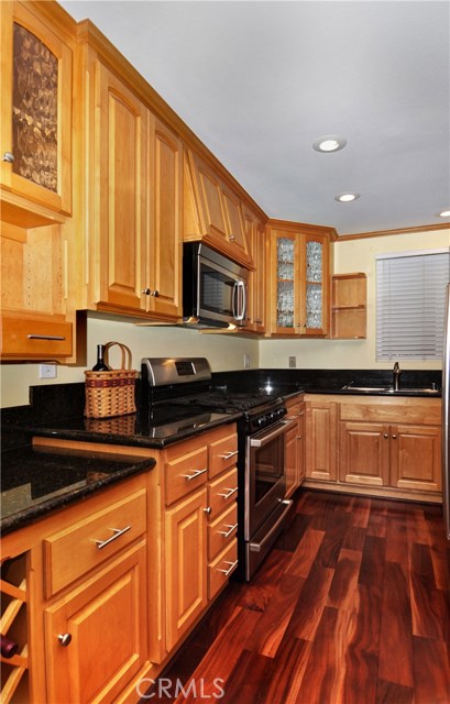 Kitchen offers beautiful Maple cabinets with pull out shelves