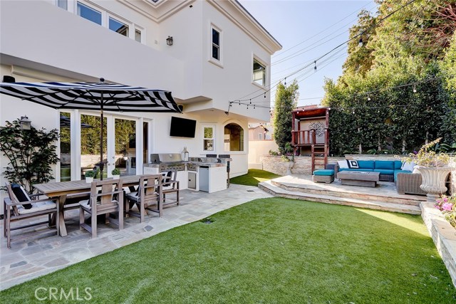 Outdoor entertaining at its very finest...