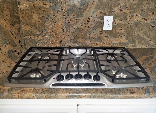 5-burner Thermador cooktop