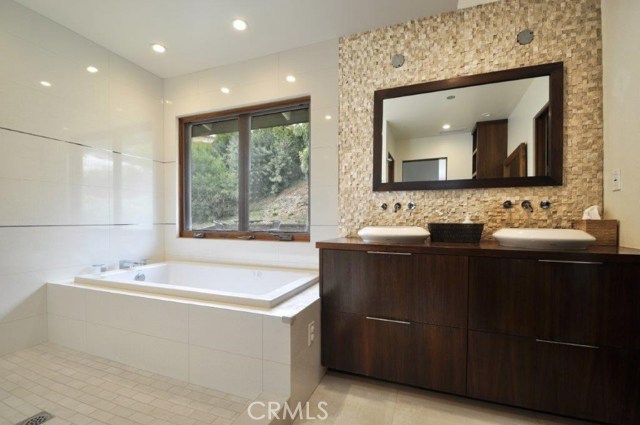 Master Bathoom with Double Sink Vanity