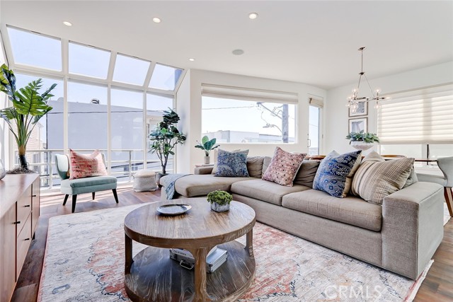 417 20th Place, Manhattan Beach, California 90266, 3 Bedrooms Bedrooms, ,2 BathroomsBathrooms,Residential,Sold,20th,SB21058820