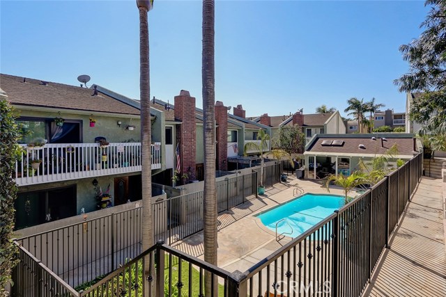Like to sun? Like to swim?  This HOA has a gorgeous pool and spa area, upgraded with a 
