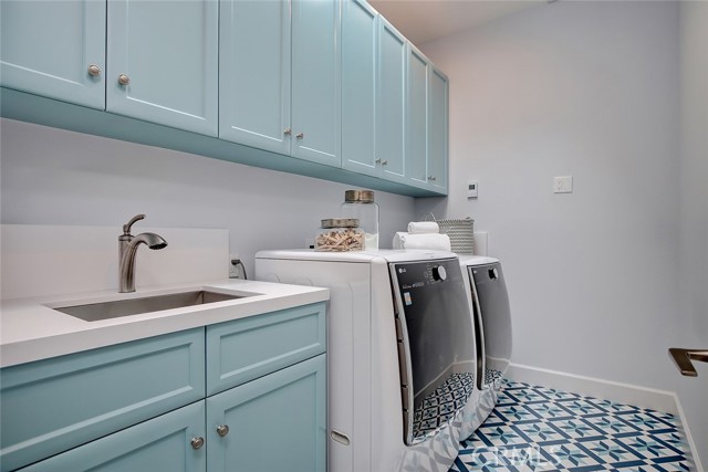1900 Lynngrove Drive, Manhattan Beach, California 90266, 5 Bedrooms Bedrooms, ,2 BathroomsBathrooms,Residential,Sold,Lynngrove,SB21039108