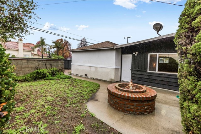 1813 Lynngrove Drive, Manhattan Beach, California 90266, 2 Bedrooms Bedrooms, ,Residential,Sold,Lynngrove,SB18291838