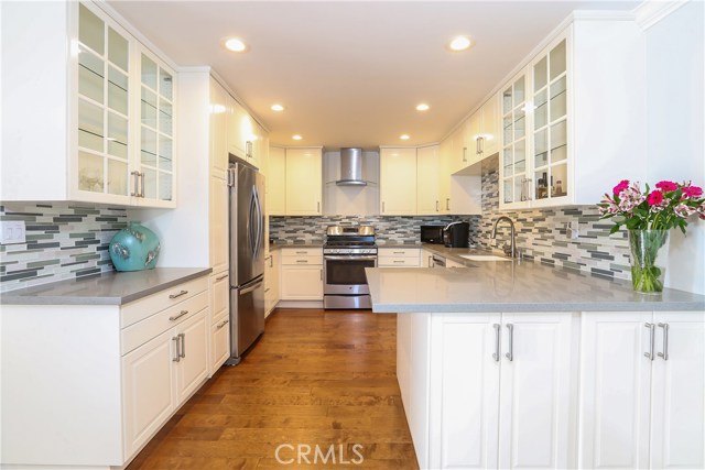 110 Guadalupe Avenue, Redondo Beach, California 90277, 3 Bedrooms Bedrooms, ,3 BathroomsBathrooms,Residential,Sold,Guadalupe,PW17148402