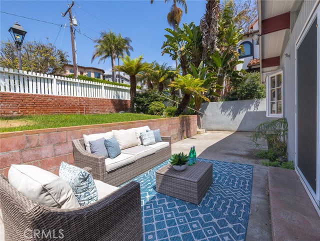 562 31st Street, Manhattan Beach, California 90266, 4 Bedrooms Bedrooms, ,3 BathroomsBathrooms,Residential,Sold,31st,SB21032362