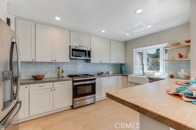 412 Marine Avenue, Manhattan Beach, California 90266, 3 Bedrooms Bedrooms, ,Residential,Sold,Marine,SB21057132