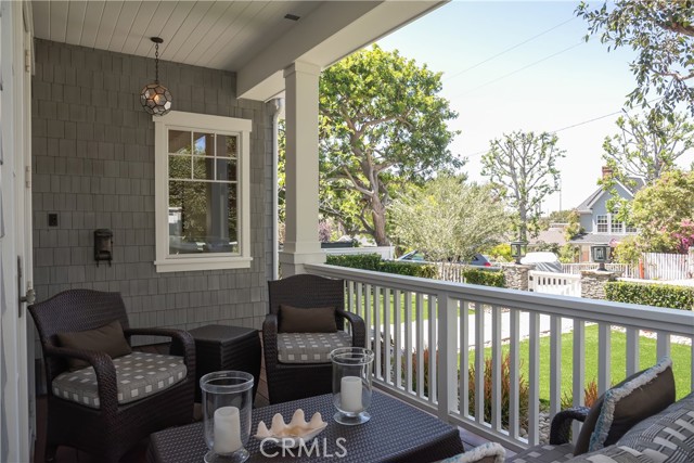 598 33rd Street, Manhattan Beach, California 90266, 5 Bedrooms Bedrooms, ,5 BathroomsBathrooms,Residential,Sold,33rd,SB21107096