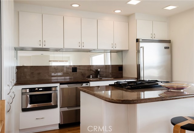 116 26th Street, Manhattan Beach, California 90266, 2 Bedrooms Bedrooms, ,2 BathroomsBathrooms,Residential,Sold,26th,SB21017134