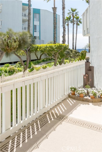 620 The Village, Redondo Beach, California 90277, 1 Bedroom Bedrooms, ,1 BathroomBathrooms,Residential,Sold,The Village,SB17035321