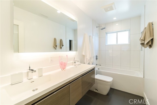 2524 Manhattan Avenue, Hermosa Beach, California 90254, 5 Bedrooms Bedrooms, ,3 BathroomsBathrooms,Residential,Sold,Manhattan,SB18096858