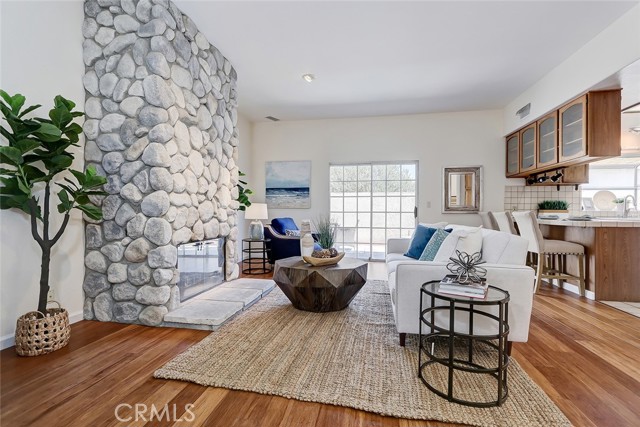 Back living room next to kitchen