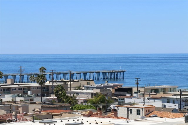 1818 Manhattan Avenue, Hermosa Beach, California 90254, 4 Bedrooms Bedrooms, ,2 BathroomsBathrooms,Residential,Sold,Manhattan,SB20111393