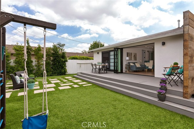 2219 Graham Avenue, Redondo Beach, California 90278, 3 Bedrooms Bedrooms, ,1 BathroomBathrooms,Residential,Sold,Graham,SB19216954