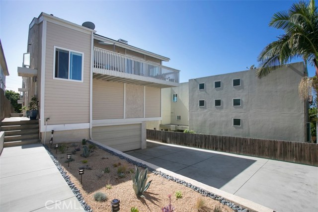 943 1st Street, Hermosa Beach, California 90254, 2 Bedrooms Bedrooms, ,2 BathroomsBathrooms,Residential,Sold,1st,SB17097562