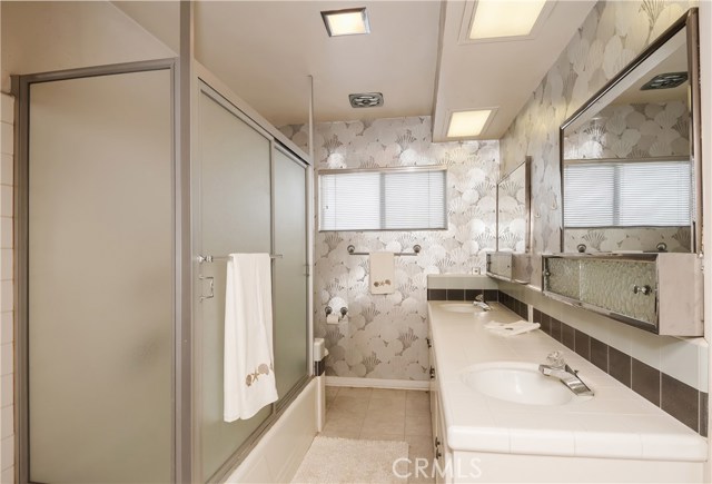 master bathroom (upstairs)