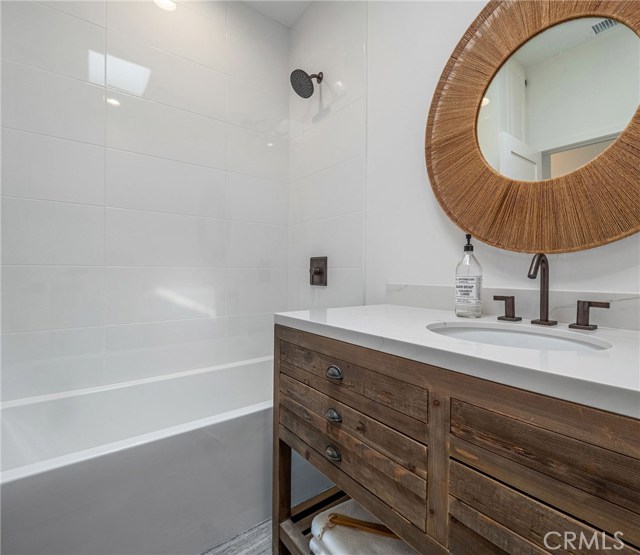 1131 19th Street, Hermosa Beach, California 90254, 2 Bedrooms Bedrooms, ,1 BathroomBathrooms,Residential,Sold,19th,SB20249422
