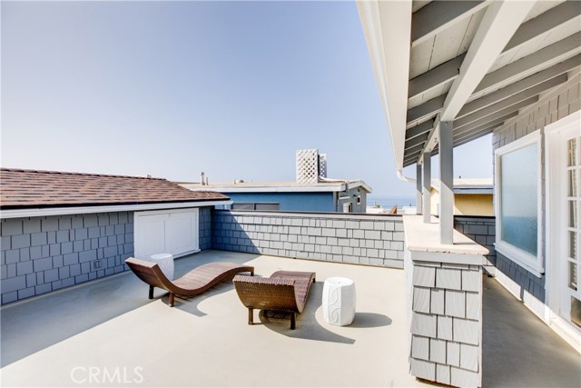 225 15th Street, Manhattan Beach, California 90266, 4 Bedrooms Bedrooms, ,1 BathroomBathrooms,Residential,Sold,15th,SB20180617