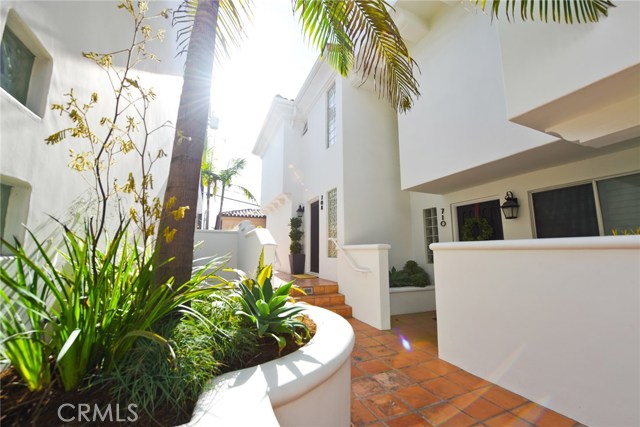 708 Manhattan Beach Blvd., Manhattan Beach, California 90266, 2 Bedrooms Bedrooms, ,2 BathroomsBathrooms,Residential,Sold,Manhattan Beach Blvd.,SB18012661